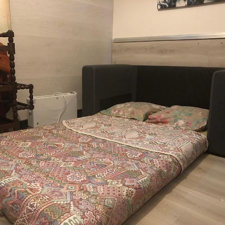 Guesthouse Familial Pour 1,2,3,4 Personnes De 42M2-Accessible Handic -Rez De Chaussee-Vues Sur Rue Et Patio Prive - Sejour,Chambre Separee,Cuisine,Salle De Bain,Lit Double Et Canape-Lit 2Pers-Entree De La Rue Berzelius-5 Minutes Du Metro Brochant-Lig Paris Eksteriør bilde