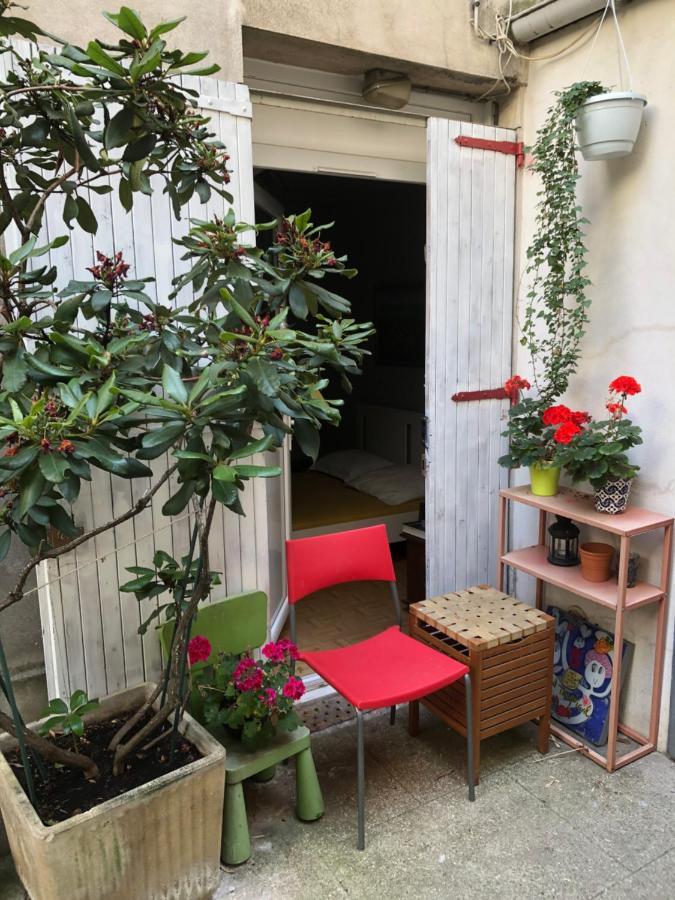 Guesthouse Familial Pour 1,2,3,4 Personnes De 42M2-Accessible Handic -Rez De Chaussee-Vues Sur Rue Et Patio Prive - Sejour,Chambre Separee,Cuisine,Salle De Bain,Lit Double Et Canape-Lit 2Pers-Entree De La Rue Berzelius-5 Minutes Du Metro Brochant-Lig Paris Eksteriør bilde