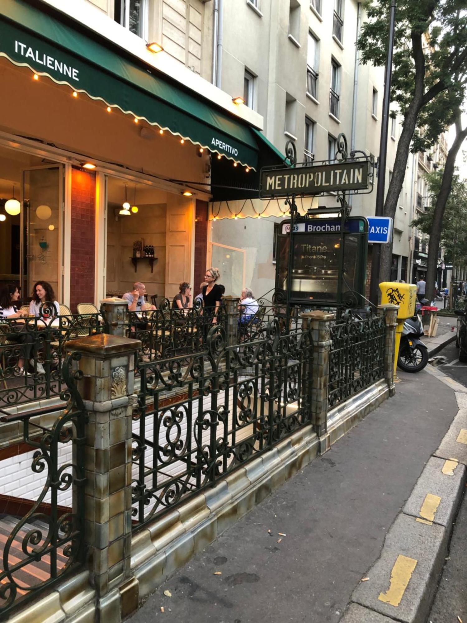 Guesthouse Familial Pour 1,2,3,4 Personnes De 42M2-Accessible Handic -Rez De Chaussee-Vues Sur Rue Et Patio Prive - Sejour,Chambre Separee,Cuisine,Salle De Bain,Lit Double Et Canape-Lit 2Pers-Entree De La Rue Berzelius-5 Minutes Du Metro Brochant-Lig Paris Eksteriør bilde