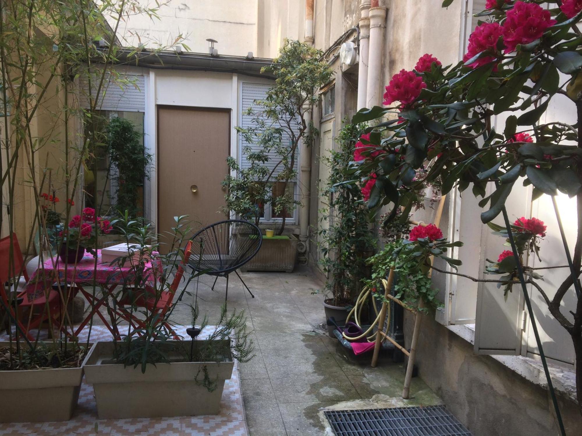Guesthouse Familial Pour 1,2,3,4 Personnes De 42M2-Accessible Handic -Rez De Chaussee-Vues Sur Rue Et Patio Prive - Sejour,Chambre Separee,Cuisine,Salle De Bain,Lit Double Et Canape-Lit 2Pers-Entree De La Rue Berzelius-5 Minutes Du Metro Brochant-Lig Paris Eksteriør bilde