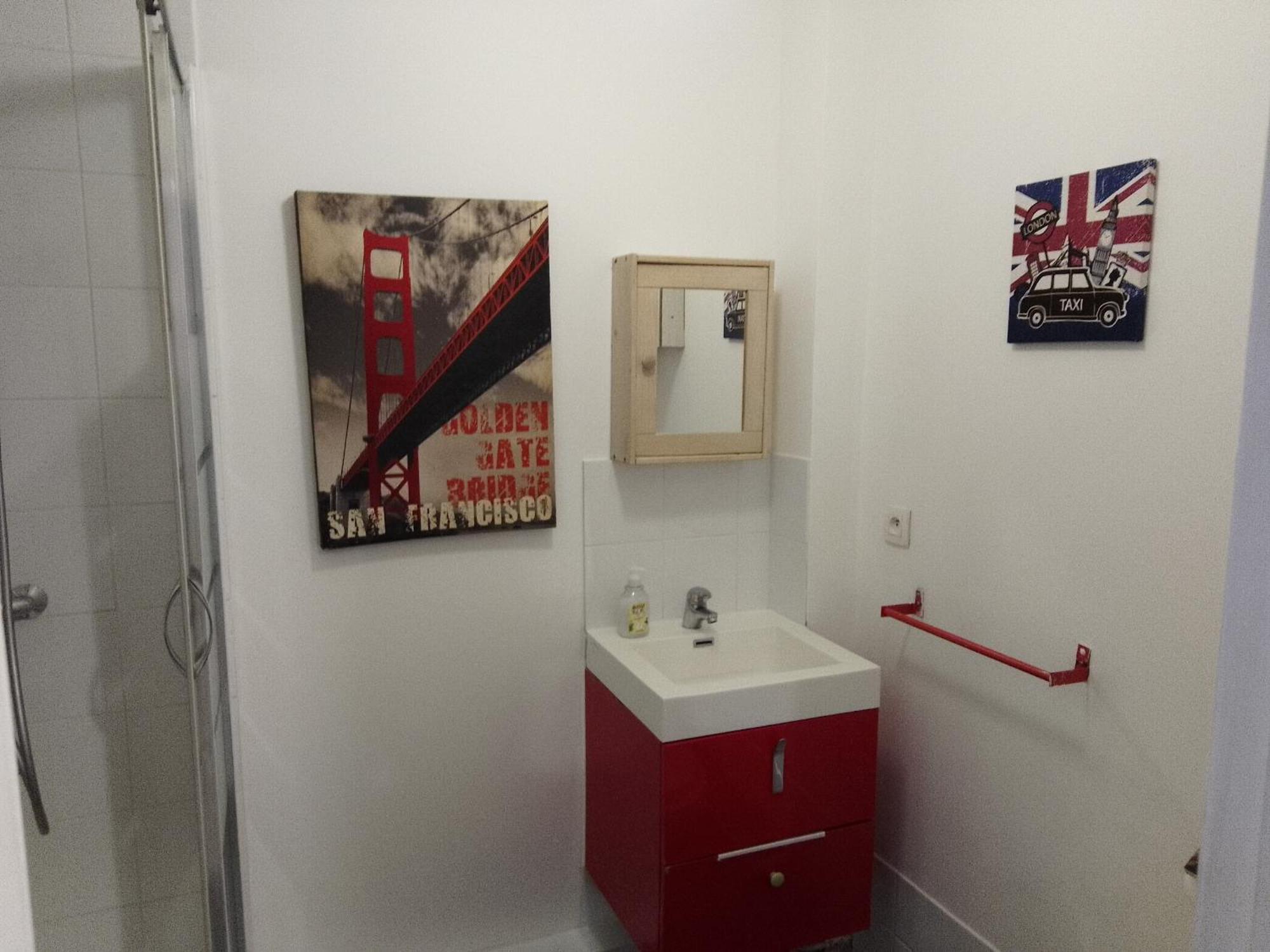 Guesthouse Familial Pour 1,2,3,4 Personnes De 42M2-Accessible Handic -Rez De Chaussee-Vues Sur Rue Et Patio Prive - Sejour,Chambre Separee,Cuisine,Salle De Bain,Lit Double Et Canape-Lit 2Pers-Entree De La Rue Berzelius-5 Minutes Du Metro Brochant-Lig Paris Eksteriør bilde
