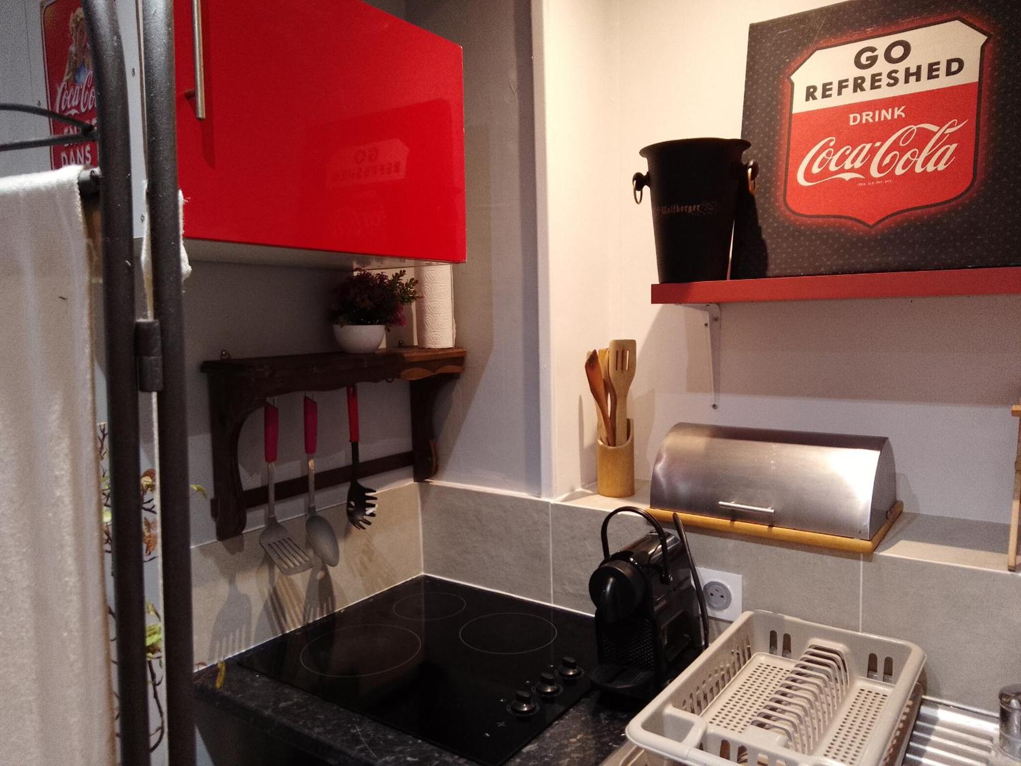 Guesthouse Familial Pour 1,2,3,4 Personnes De 42M2-Accessible Handic -Rez De Chaussee-Vues Sur Rue Et Patio Prive - Sejour,Chambre Separee,Cuisine,Salle De Bain,Lit Double Et Canape-Lit 2Pers-Entree De La Rue Berzelius-5 Minutes Du Metro Brochant-Lig Paris Eksteriør bilde